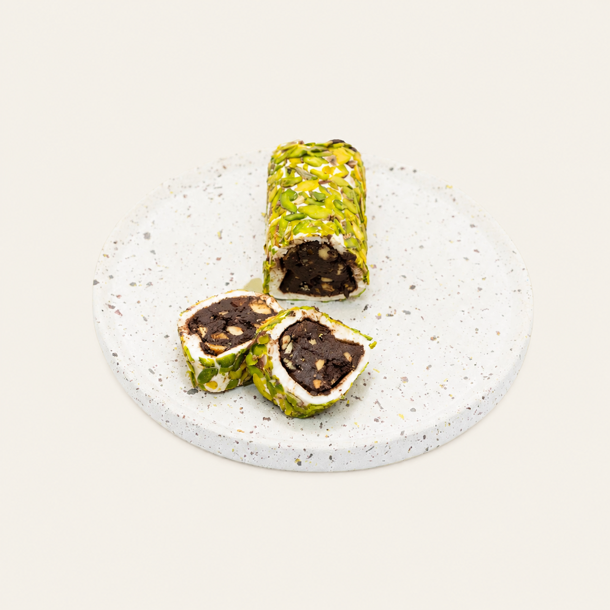 Pistache Brownie op warme achtergrond